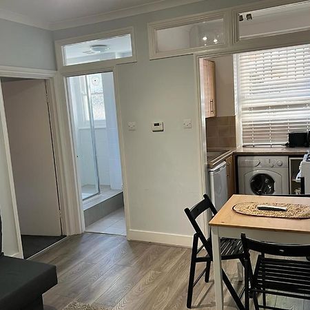 Complete One Bedroom Flat In Chiswick London, Fully Furnished Экстерьер фото