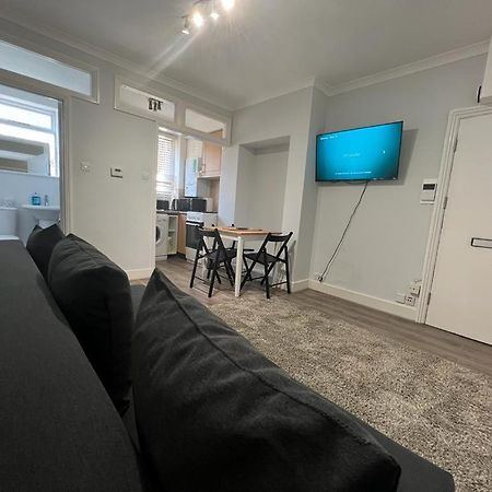 Complete One Bedroom Flat In Chiswick London, Fully Furnished Экстерьер фото