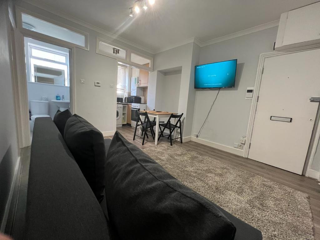 Complete One Bedroom Flat In Chiswick London, Fully Furnished Экстерьер фото