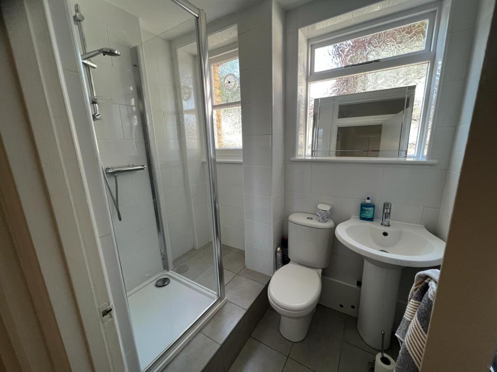 Complete One Bedroom Flat In Chiswick London, Fully Furnished Экстерьер фото